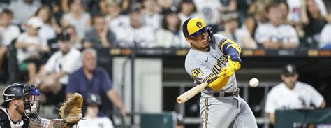 Chicago White Sox at Milwaukee Brewers odds, picks and predictions.